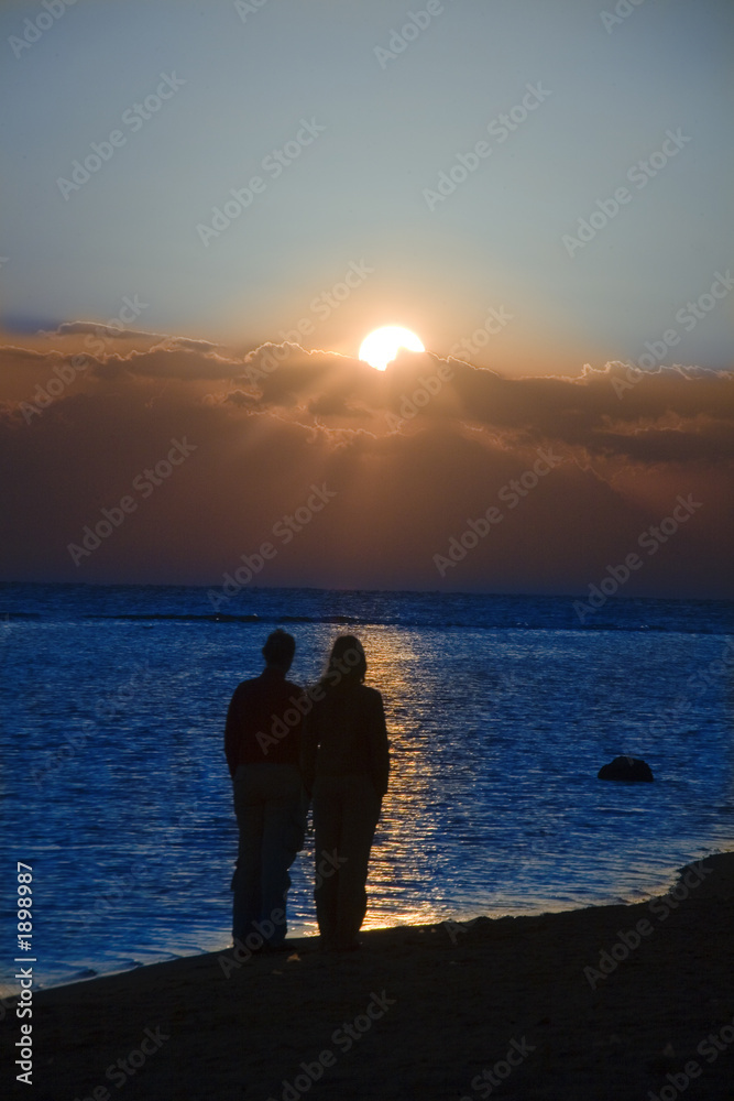 couple meeting sunrise
