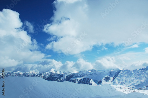 mountains under snow in winter © Elnur