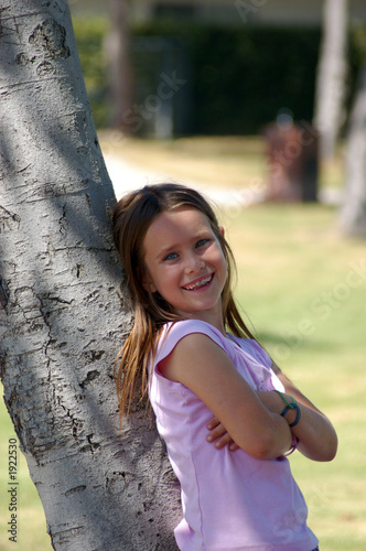 girl leaning on tree