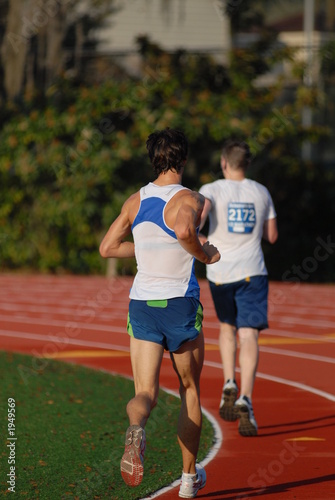 men finishing race