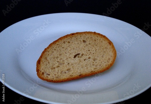 brot auf einem teller - bread on a plate