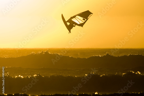 Foto windsurfer high jump