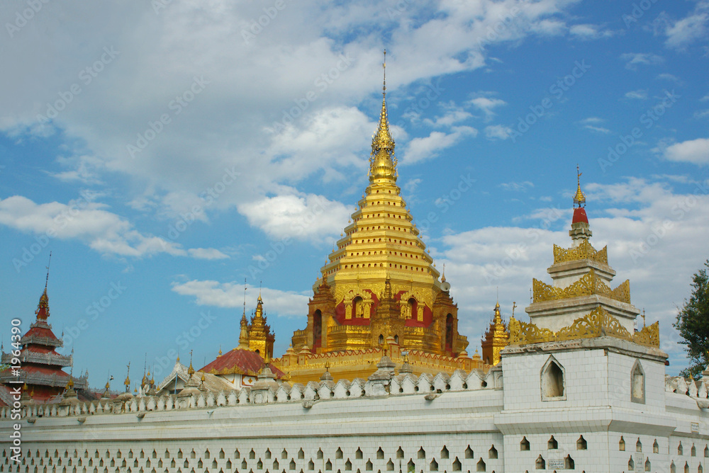 Fototapeta premium old buddhist temple