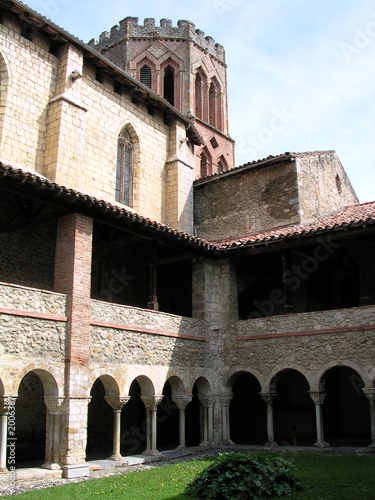 cloître et clocher de saint-lizier (ariège)