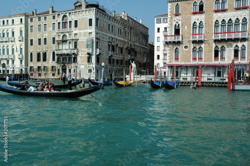 Canvastavla gondoliers sur fond rose