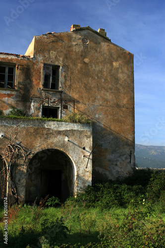 ferme en ruine photo