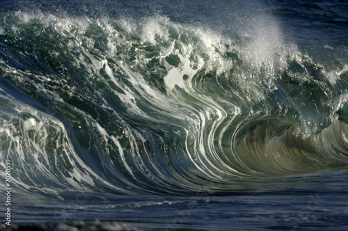 giant hollow wave