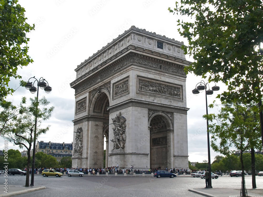 triumphal arch in paris france