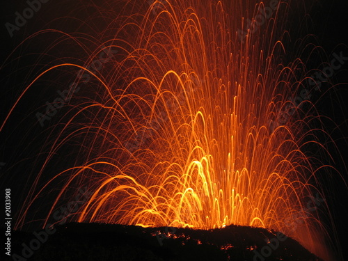 explosion de lave en fusion