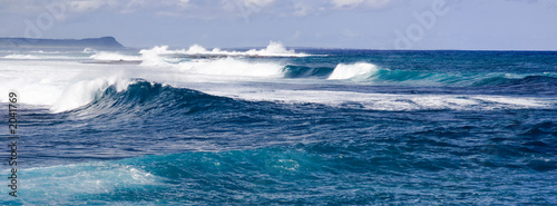 guadeloupe - vagues a la pointe des chateaux