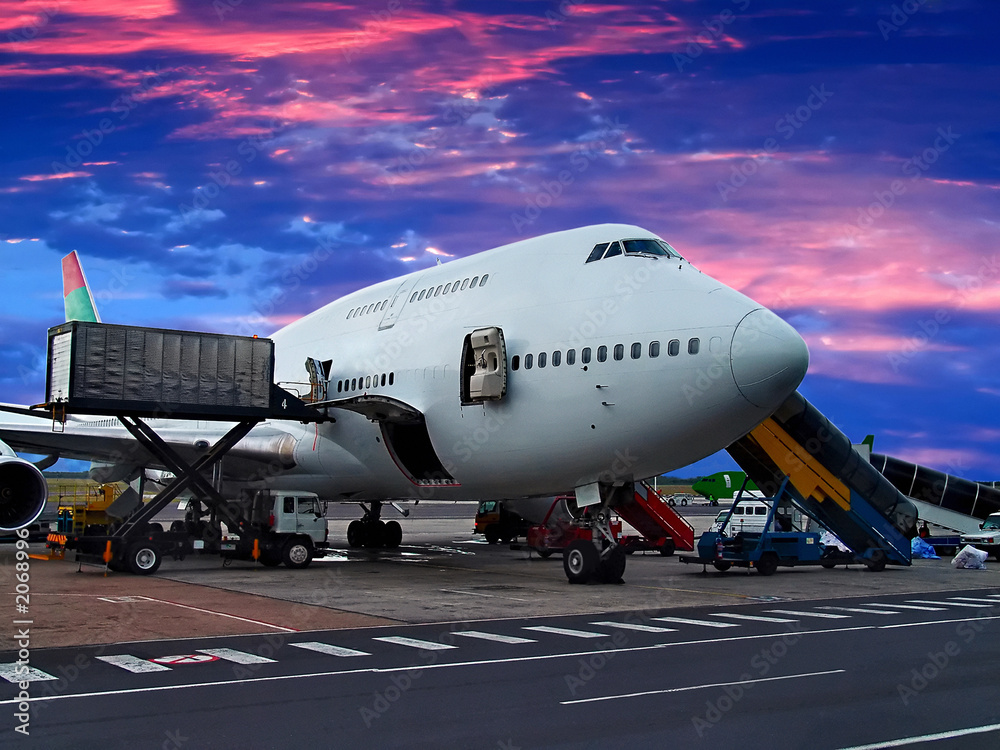 Obraz premium loading the plane