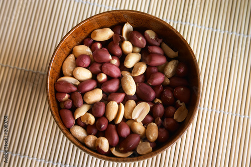 porringer with peanut