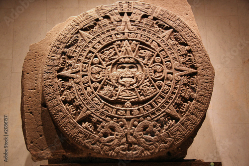 pierre solaire azteque