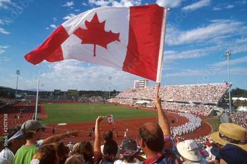 can flag crowd 01