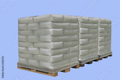 drei paletten mit ware