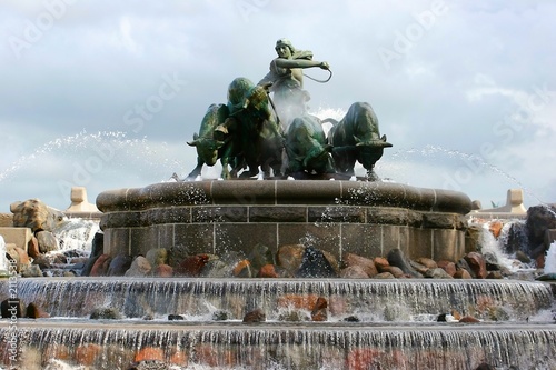 Canvas Print water statue