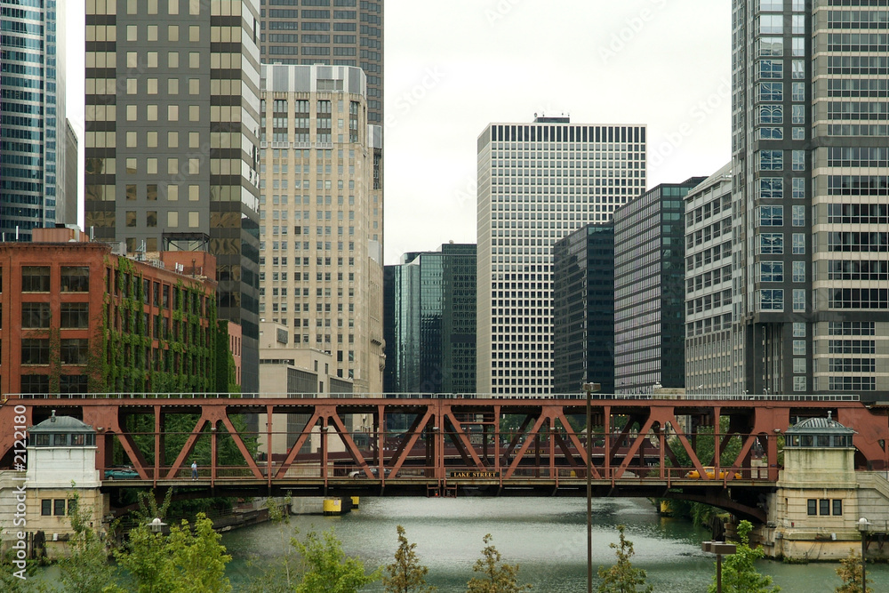 Obraz premium lake street bridge