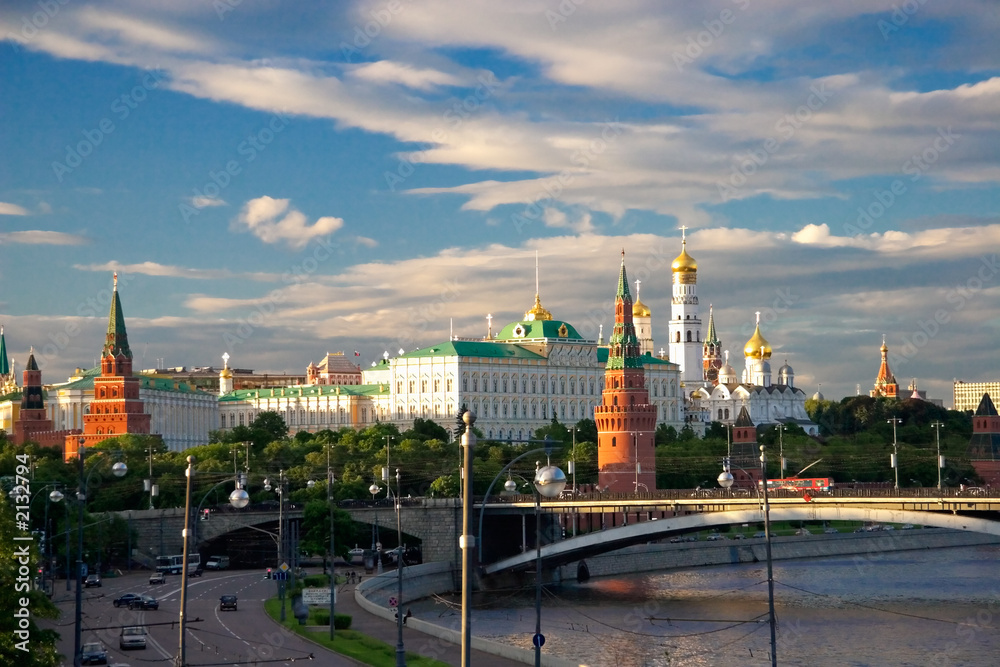 majestic look to the moscow kremlin