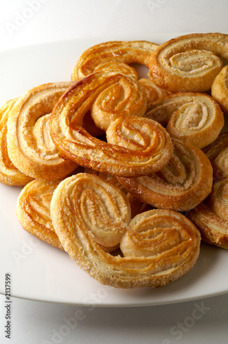 heart shaped puff pastry in a dish (2)