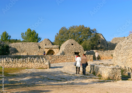 Vieux  village de pierres provencal photo