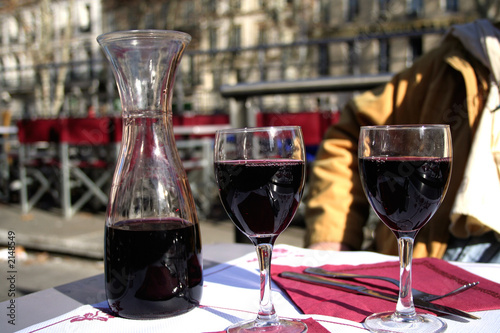 verres de vins et pichet photo