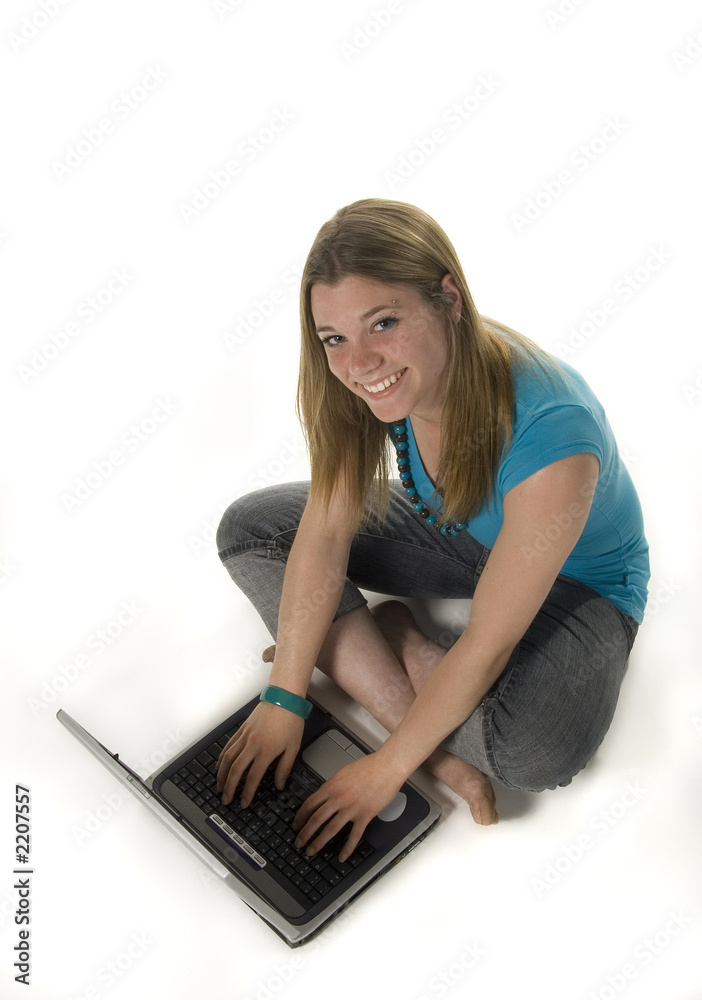 © Eric Simard - teen using laptop