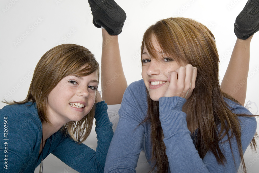 © Eric Simard - teen sisters