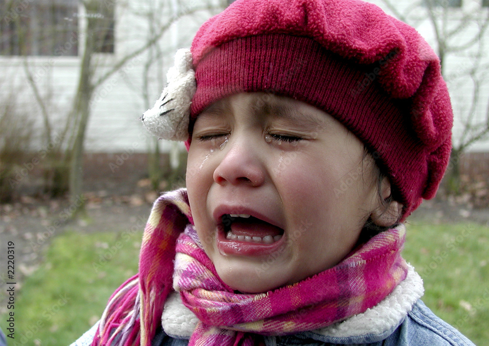 Kleinkind Mädchen weinen StockFoto Adobe Stock