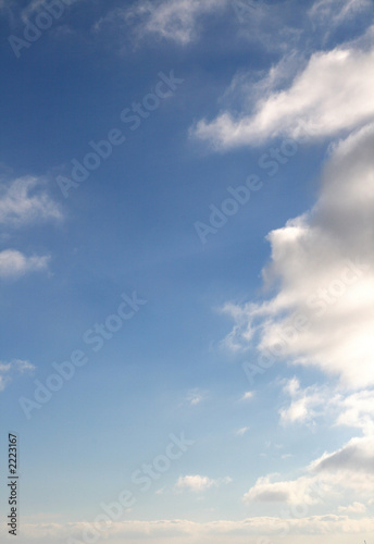 ciel bleu avec nuage