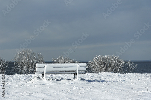 banc sous la neige