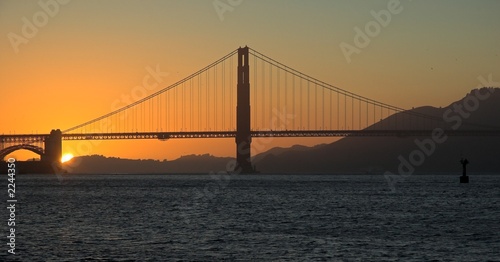 golden gate bridge at sunset © Can Balcioglu