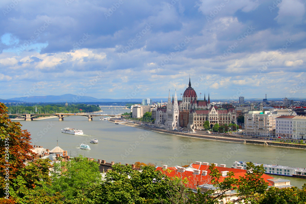 Naklejka premium parlament węgierski na Dunaju