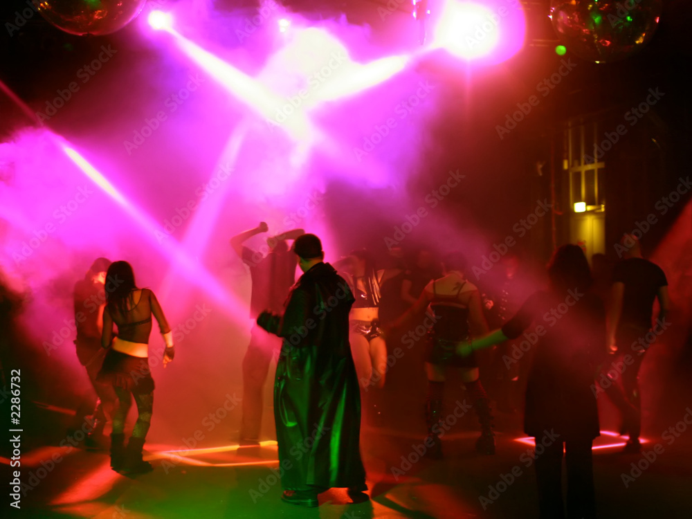 Fototapeta premium tanzende menschen in einer disco