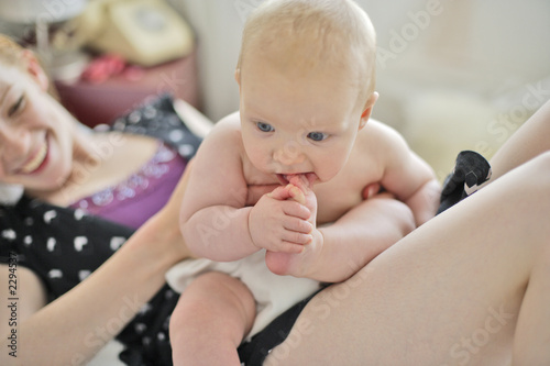 chewing feet