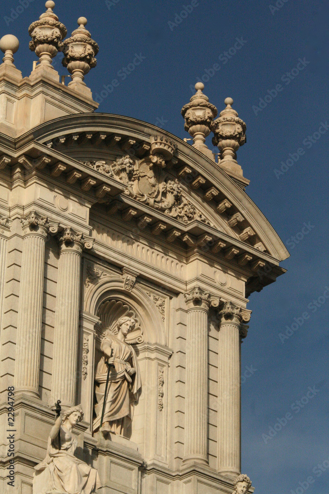 Fototapeta premium palazzo con statua