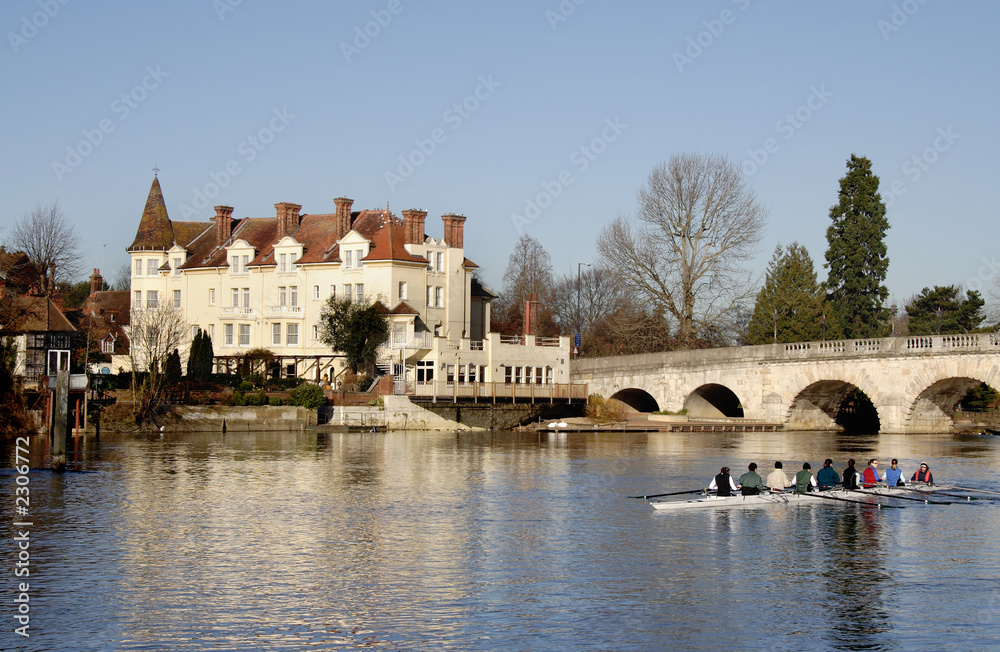 Fototapeta premium historic hotel and river bridge