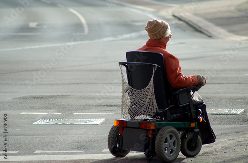 elektrischer rollstuhl photo