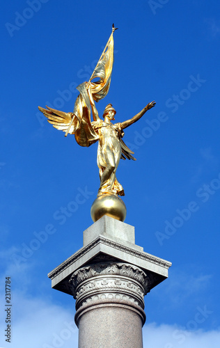 golden statue outside oeob