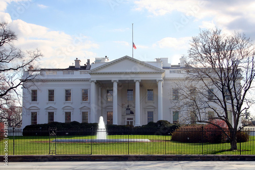 white house from lafayette park