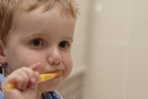 child cleaning teeth