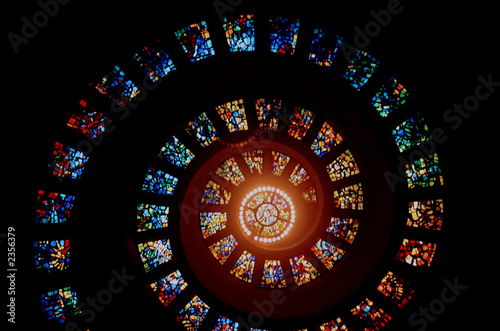 Fotografia stained glass ceiling of thanksgiving square chape