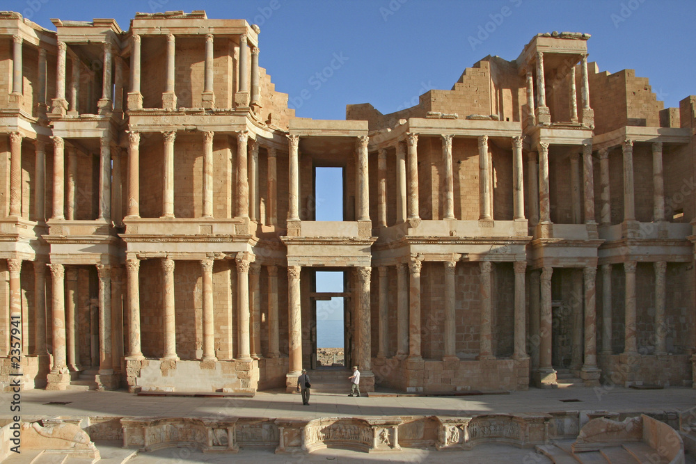 scene du theatre antique de sabratha en libye
