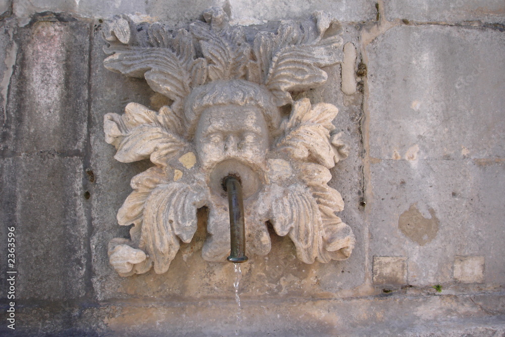 tête sculptée sur une fontaine de dubrovnik