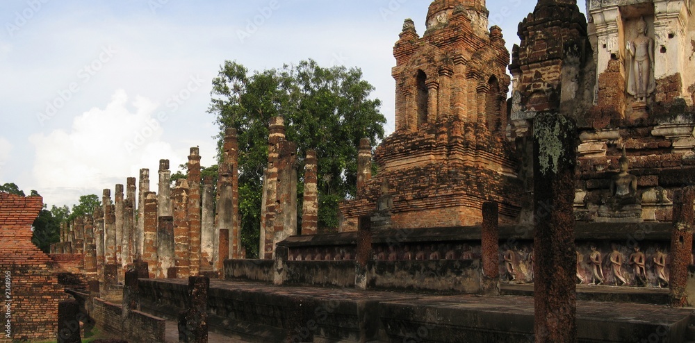 column from wat mahathat  - sukhothai - thaïlande - panorama