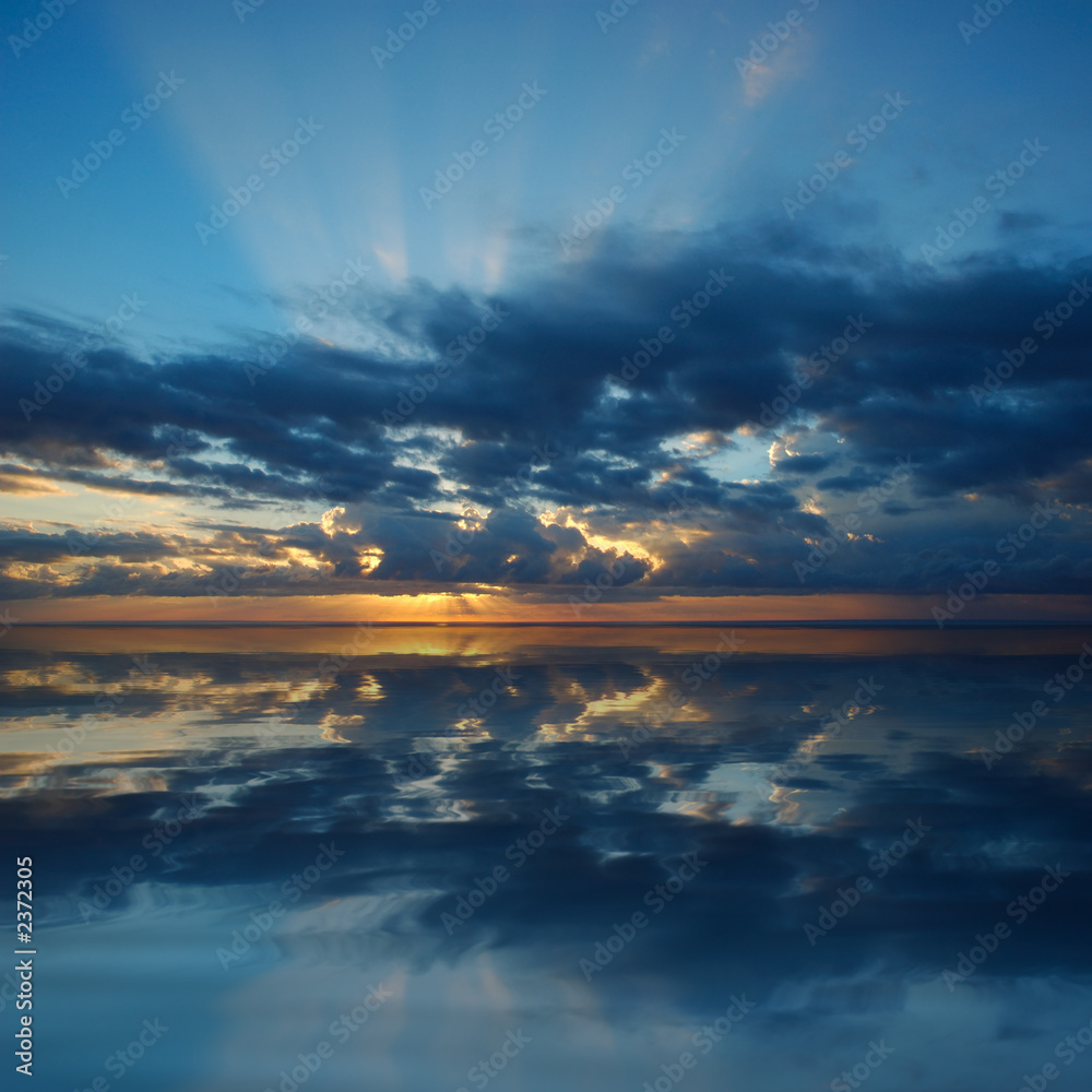 Fototapeta premium sunrise over pacific ocean