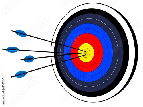zielscheibe mit pfeilen photo