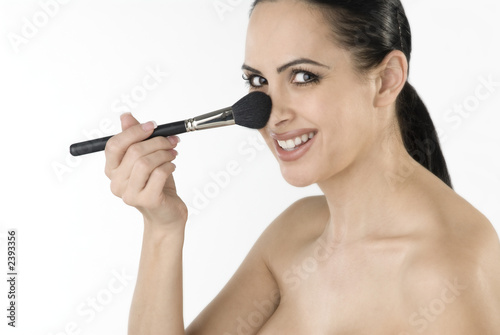 woman doing her makeup