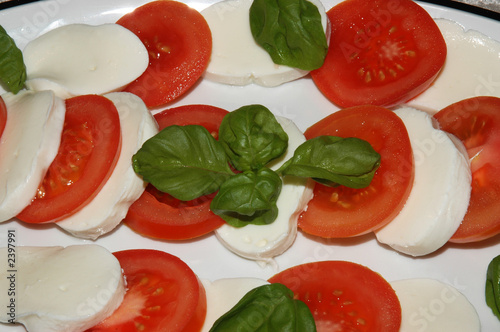 Fotografia mozzarella und tomaten