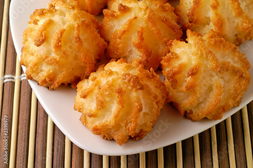 coconut cookies in a dish (1)