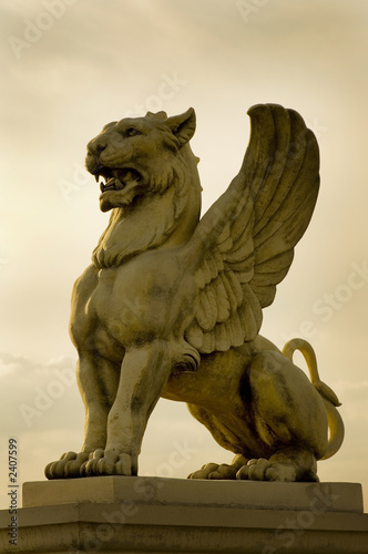 griffin statue